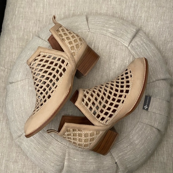 Jeffrey Campbell perforated booties - Picture 4 of 9